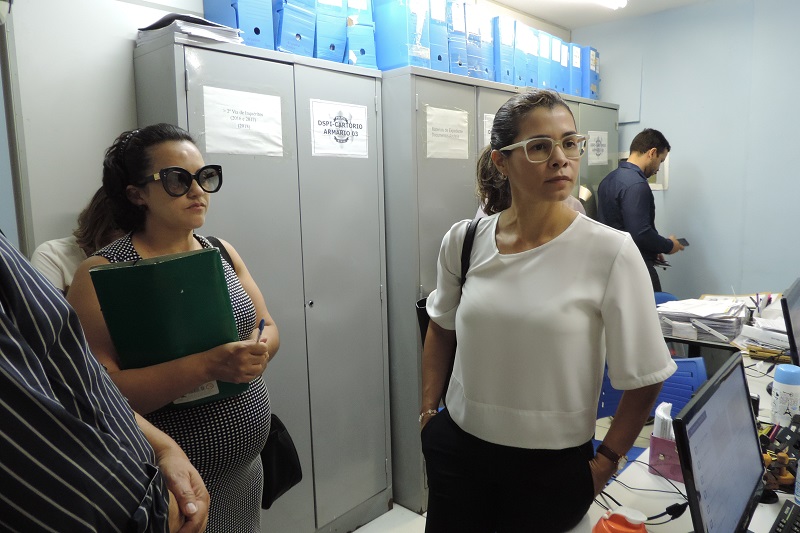 À esquerda, Promotora de Justiça Fabrícia Barbosa. À direita, Promotora de Justiça, Luana Azerêdo.