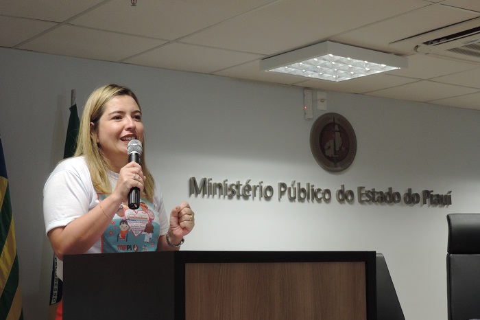 Mulher de pé 