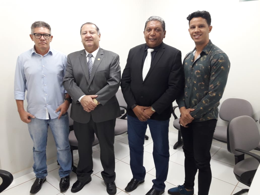 Pessoas em pé