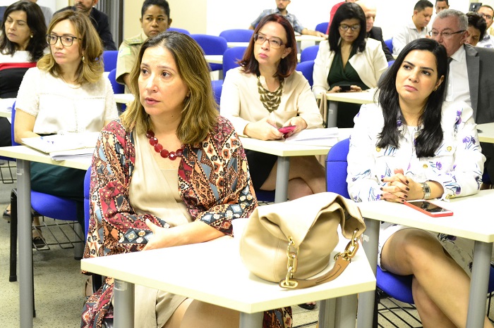 Quatro mulheres sentadas 