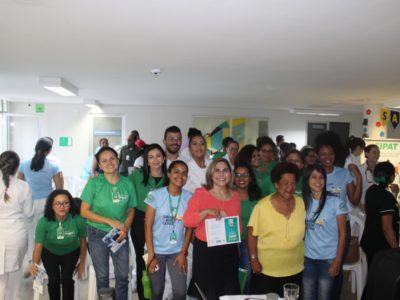Promotora de Justiça com participantes da palestra