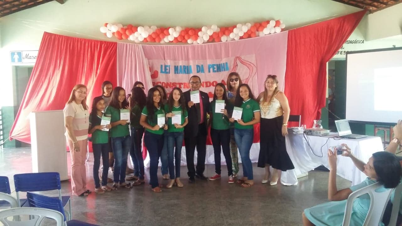 Promotor de Justiça e estudantes