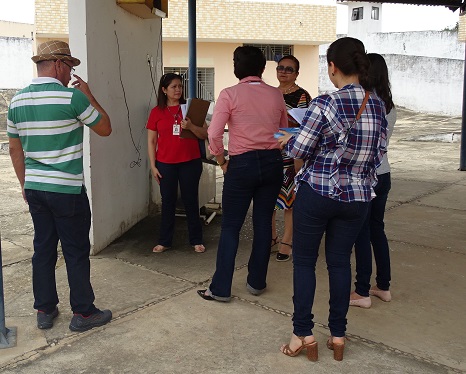 Equipe do MP durante vistoria.