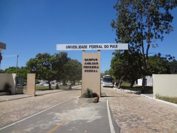 Fachada da UFPI em Floriano