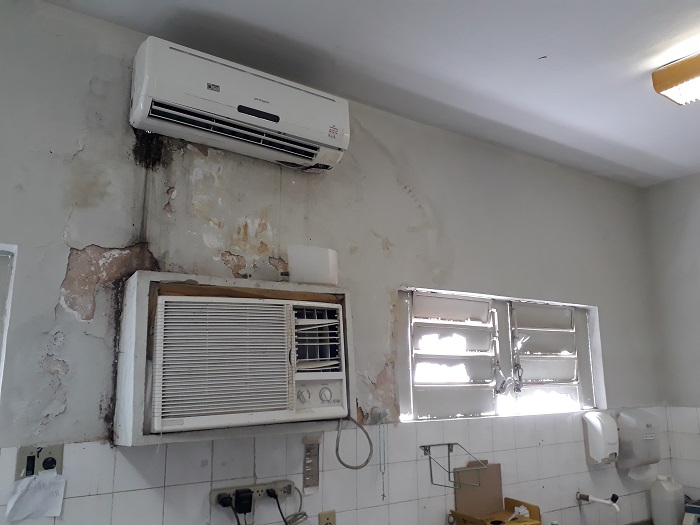 Foto de mofo e janela quebrada