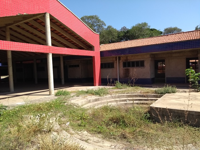 Obra inacabada em José de Freitas