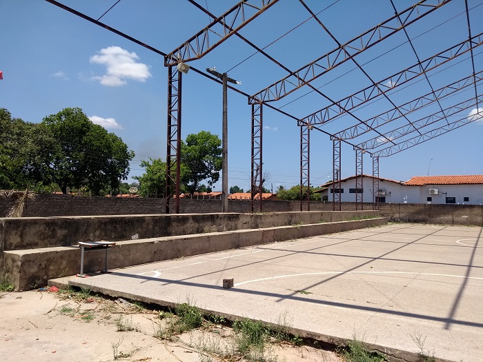 Obra inacabada em José de Freitas