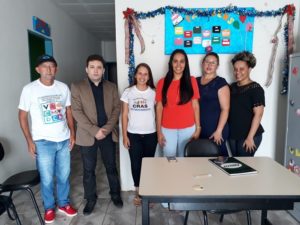 Pessoas de pé