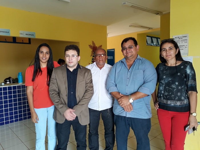 Pessoas de pé 