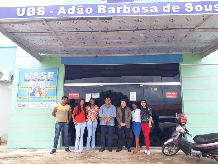 Pessoas de pé 