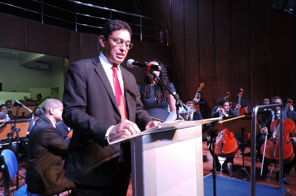 PGJ no palco durante discurso