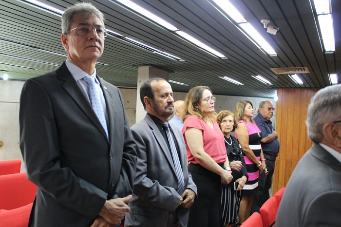 Pessoas de pé 