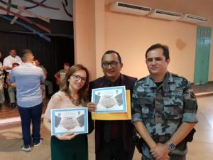 Promotores de Justiça homenageados com comandante do batalhão