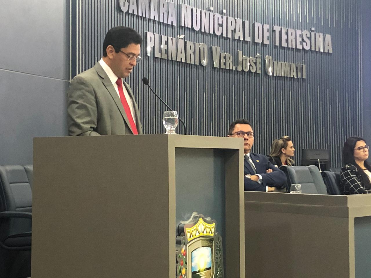 Cleandro Moura discursando