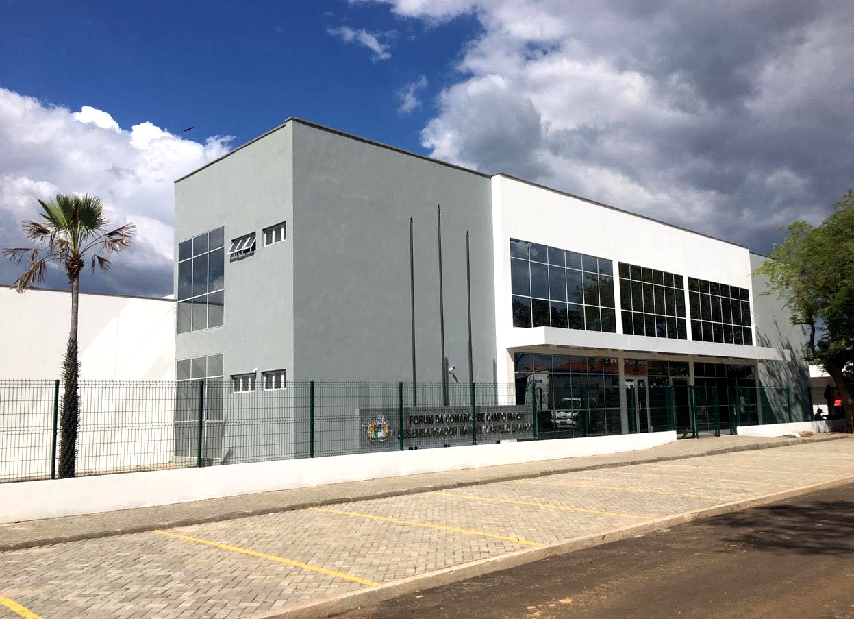 foto da fachada do fórum de campo maior