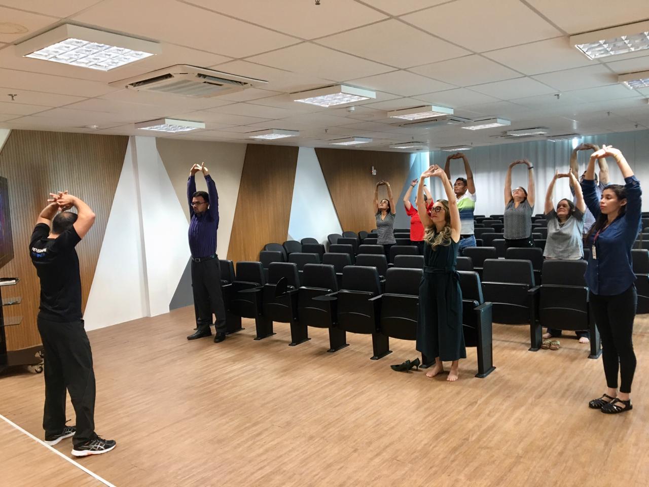 Público em ginástica laboral