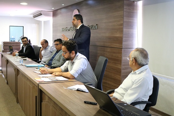 Debate a respeito da situação do transporte público na cidade de Altos