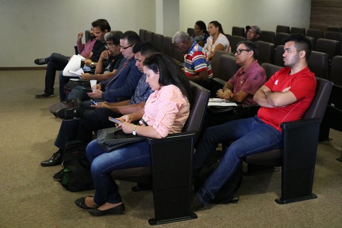 Diversos representantes da sociedade participaram da reunião 