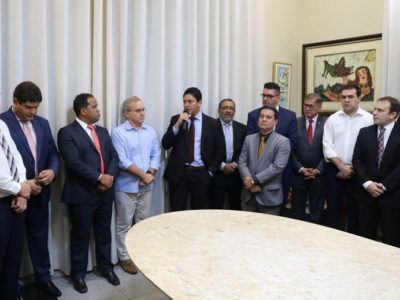 Pessoas de pé