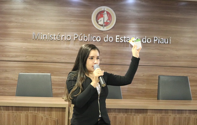 pessoas em pé