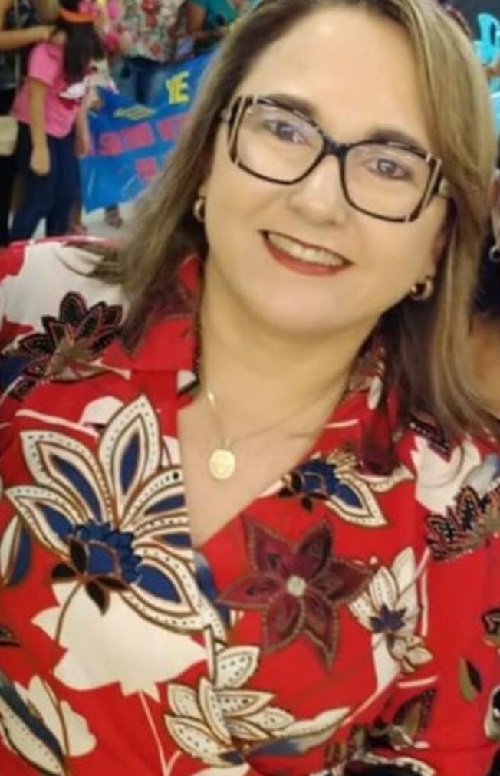Fotografia de uma mulher sorrindo 