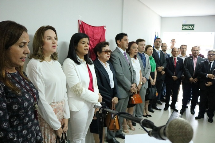 Pessoas de pé 