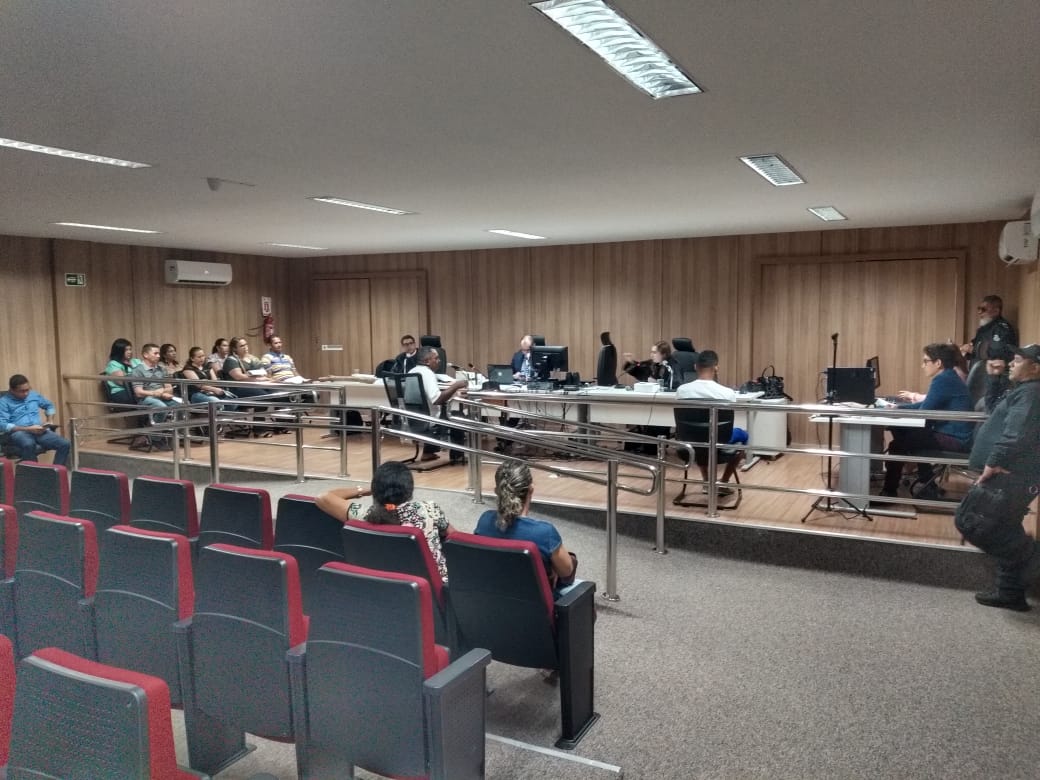 Sessão de julgamento no Tribunal do Júri