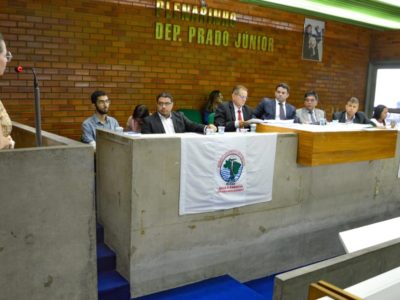 Pessoas de pé