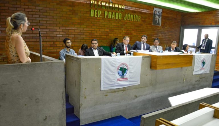 Pessoas de pé