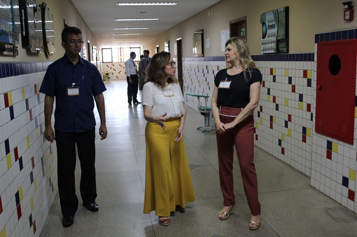 Integrantes da Comissão de Concurso visitam local de prova