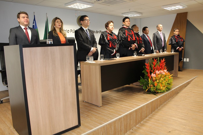 Autoridades durante solenidade 