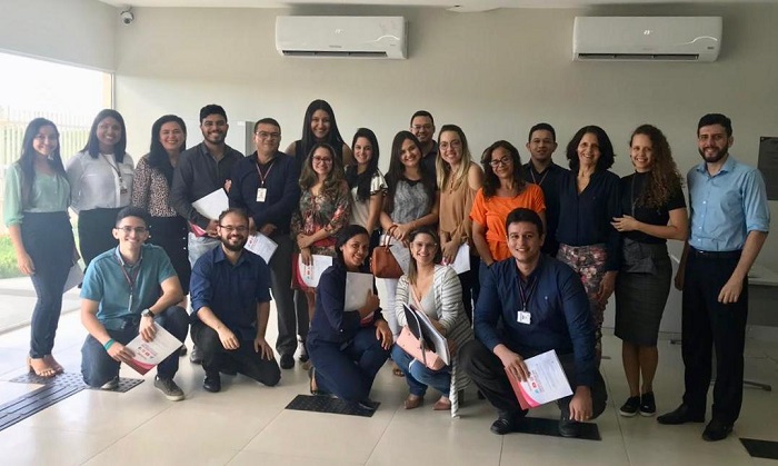 Pessoas reunidas posando para foto
