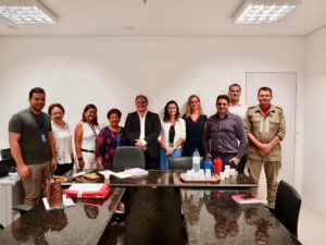 Pessoas reunidas posando para foto
