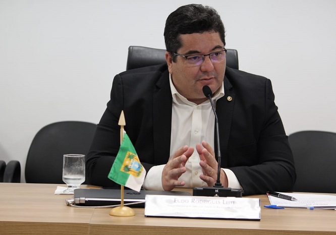 Homem falando 