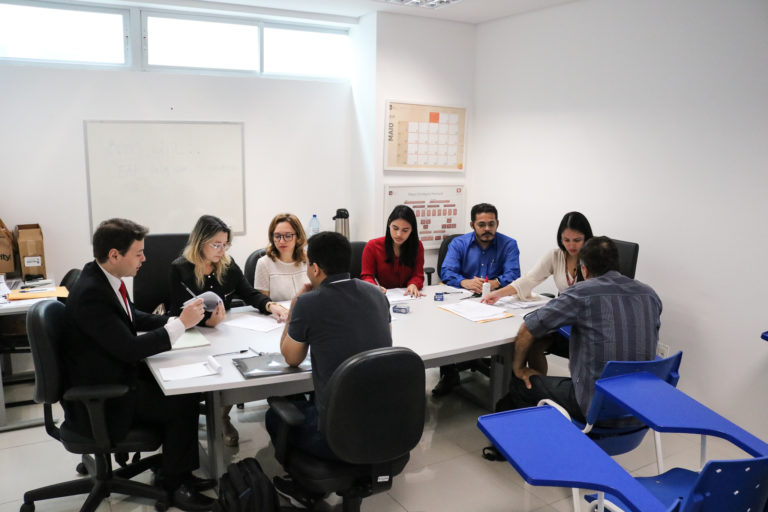 Promotores de Justiça recebem candidatos durante a etapa