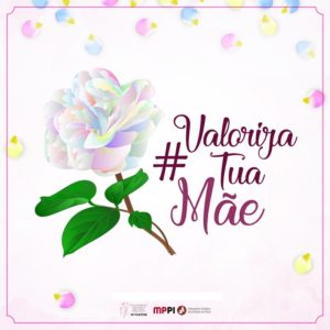Arte com um fundo rosa e uma flor, ao lado está escrito o lema da campanha: Valoriza Tua Mãe