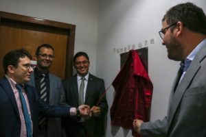 Pessoas de pé