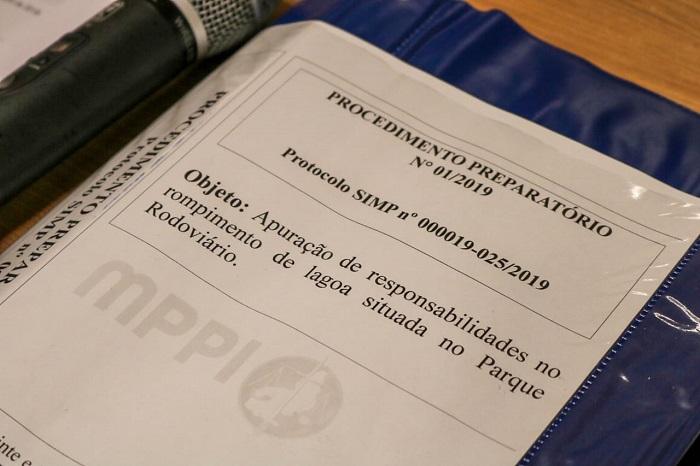 Fotos da capa de um processo 