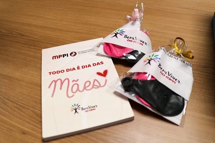 Foto das lembranças recebidas pelas mães 
