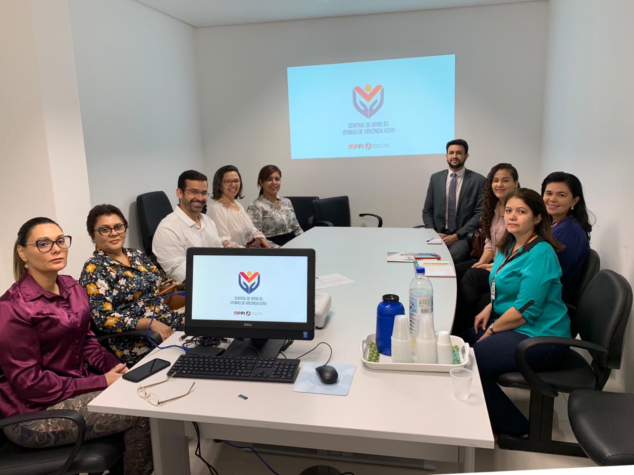 Membros do CAV reunidos para discussão