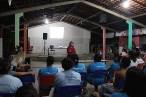 Promotora ministrando palestra