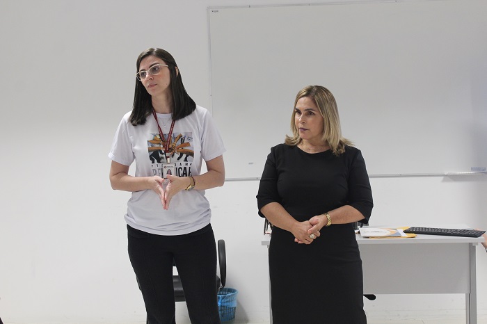 Pessoas de pé 
