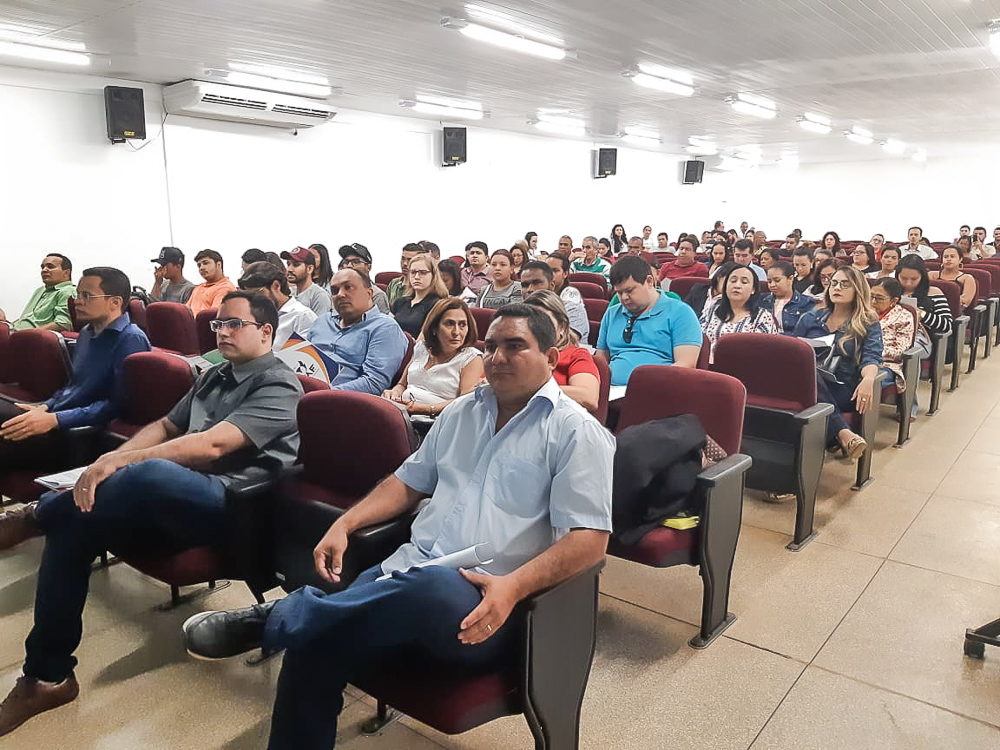 Público prestigiando o evento