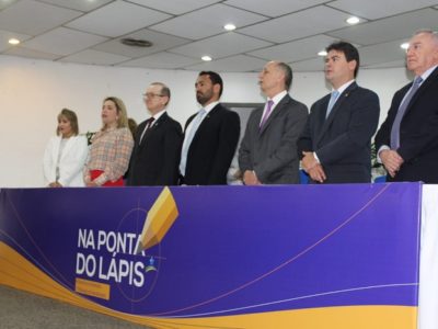 Mesa composta de autoridade