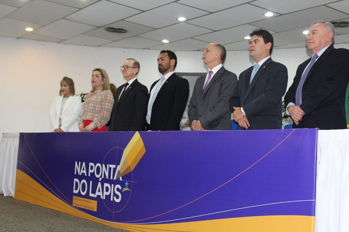 Mesa composta de autoridade