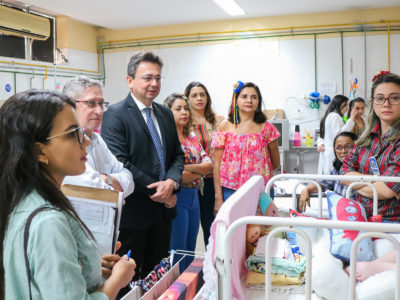 Visita enfermaria crianças