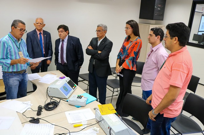 Pessoas de pé
