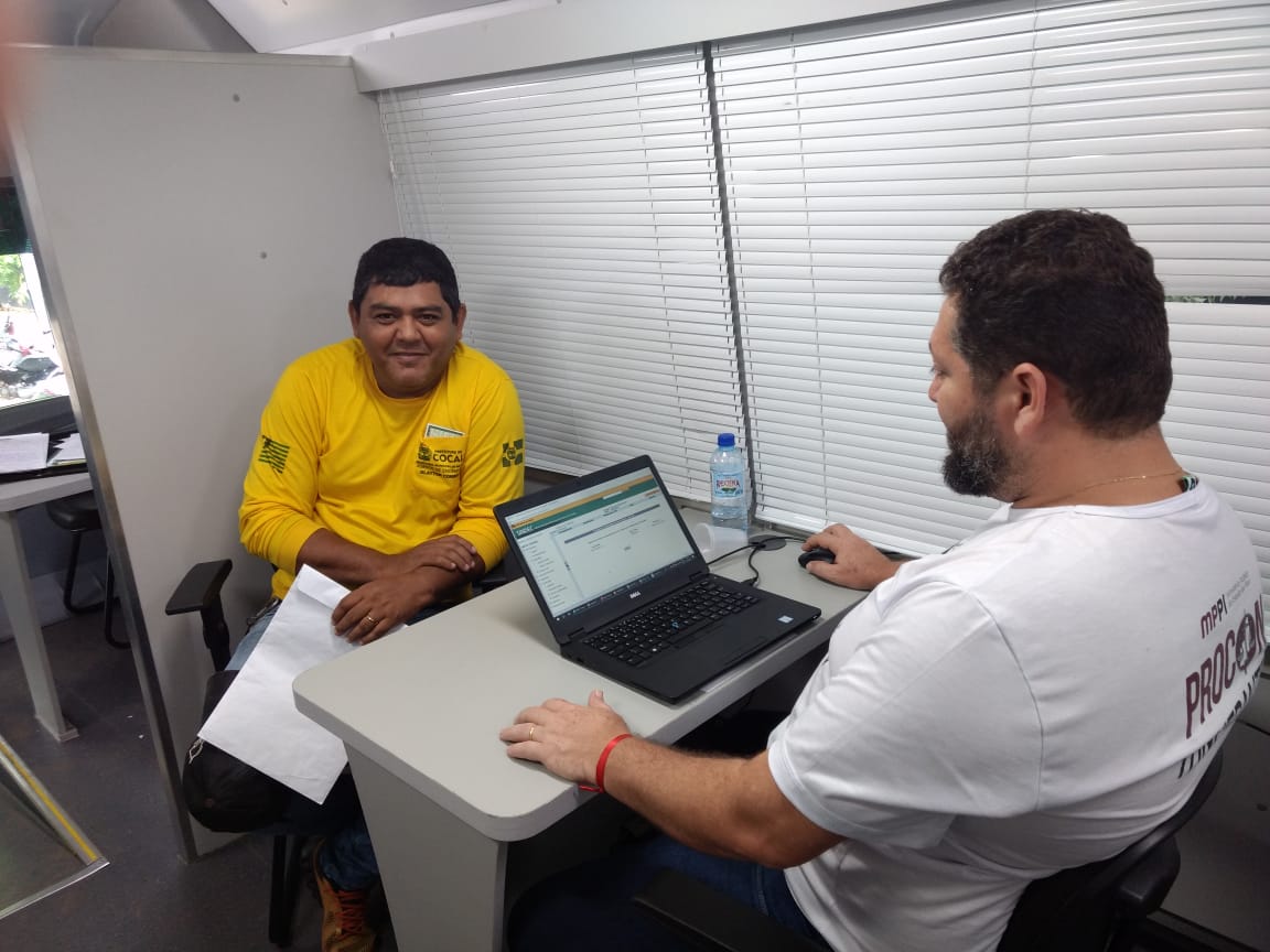 Pessoa recebendo atendimento