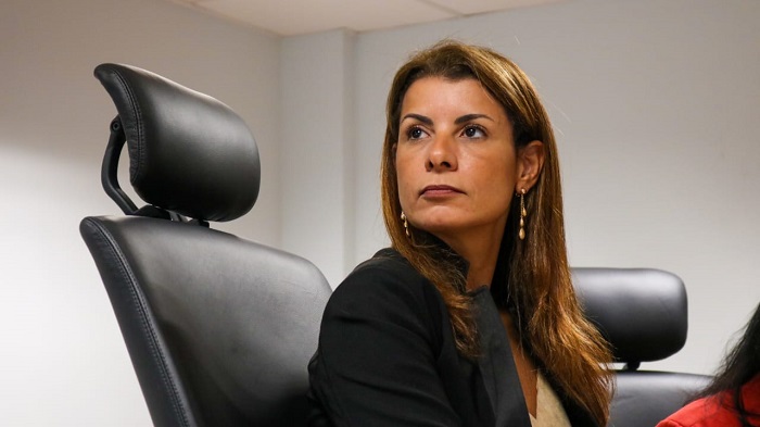 Mulher sentada 