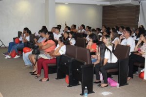 Pessoas em um auditório
